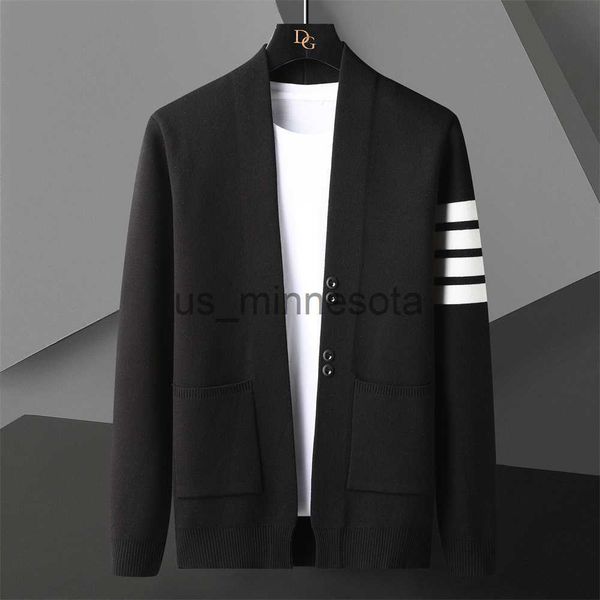 men's sweaters solid color cardigan men sweaters fall new black fashion contrasting stripes cardigan sweater sueter hombre los hombres, White;black
men's sweaters solid color cardigan men sweaters fall new black fashion contrasting stripes cardigan sweater sueter hombre los hombres, White;black