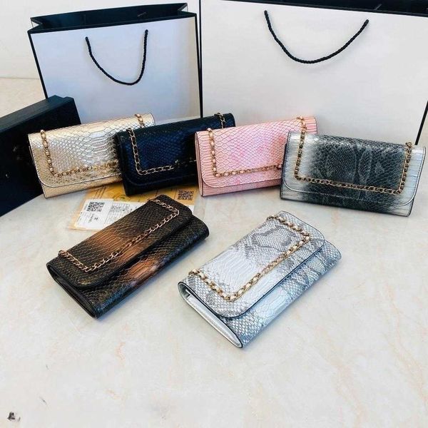 designer bag dinner windbag women's 2020 new snake skin chain small square fashion personality one shoulder messenger bag
designer bag dinner windbag women's 2020 new snake skin chain small square fashion personality one shoulder messenger bag