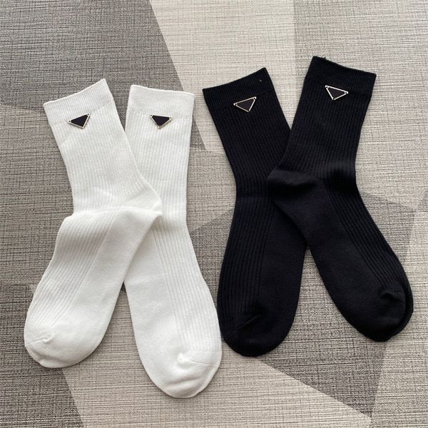 women black white knit socks ankle length fashion sock luxury designer autumn classic wool blend woman accessory
women black white knit socks ankle length fashion sock luxury designer autumn classic wool blend woman accessory