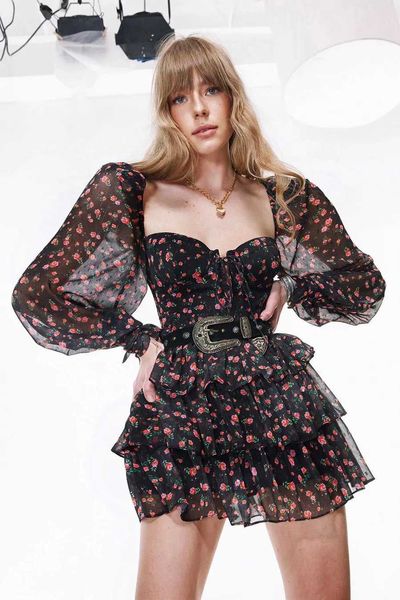 basic casual dresses sen nu slim fit front cross lacing small fragmented flower print dress open back chiffon cake, Black;gray
basic casual dresses sen nu slim fit front cross lacing small fragmented flower print dress open back chiffon cake, Black;gray