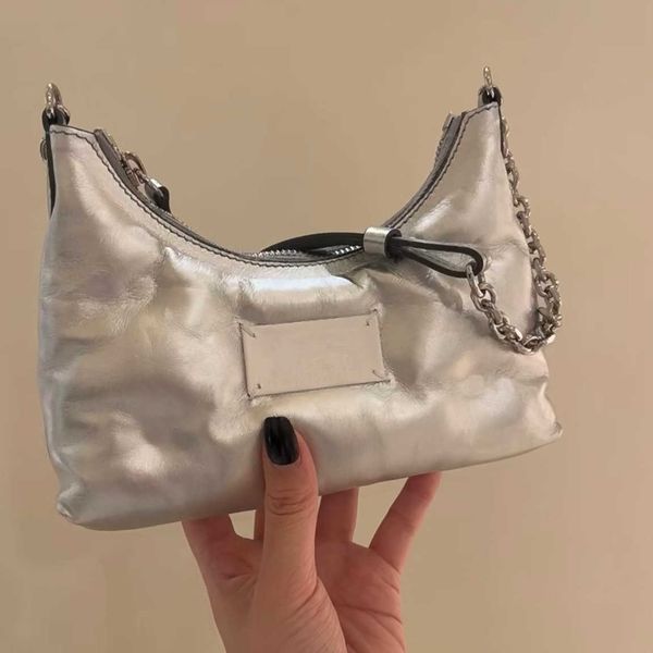 luxuries designers niche margiela magilla men and women's mm6 sheepskin cross-body shoulder waist bag chest bag cloud bag n6mx
luxuries designers niche margiela magilla men and women's mm6 sheepskin cross-body shoulder waist bag chest bag cloud bag n6mx