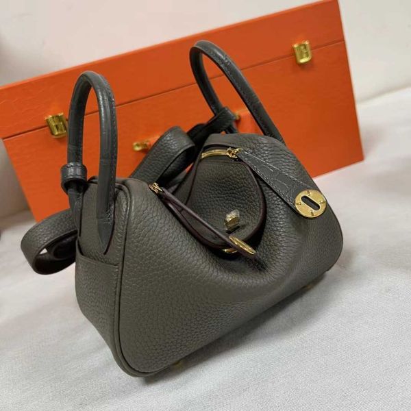original luxury hemrres tote bag wax thread handmade lindys bag tc cowhide mini ld19 doctor single shoulder crossbody portable pillow for wo
original luxury hemrres tote bag wax thread handmade lindys bag tc cowhide mini ld19 doctor single shoulder crossbody portable pillow for wo