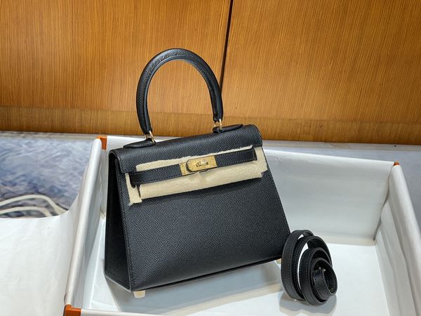 latest desgin mini size shoulder bags 20cm brand purse luxury handbag handmade quality epsom leather wax line stitching black trench colors
latest desgin mini size shoulder bags 20cm brand purse luxury handbag handmade quality epsom leather wax line stitching black trench colors