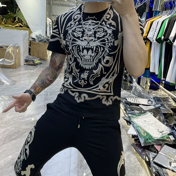 men's tracksuits 2023 summer men set european station trend tiger head diamond casual sports two piece short sleeve tshirt 230720, Gray
men's tracksuits 2023 summer men set european station trend tiger head diamond casual sports two piece short sleeve tshirt 230720, Gray