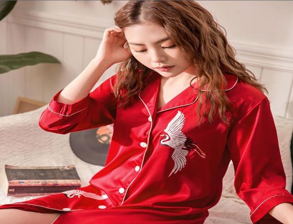 lady 2019 silk cardigan gown springsummer casual fashion shirt lapel collar home wear female sleep 4626301, Black;red
lady 2019 silk cardigan gown springsummer casual fashion shirt lapel collar home wear female sleep 4626301, Black;red