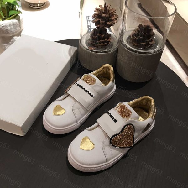 23ss kids designer shoes kids shoes girls sandals flat bottom alphabet embroidery hook and loop fasteners childrens love sequin small leathe, Black;red
23ss kids designer shoes kids shoes girls sandals flat bottom alphabet embroidery hook and loop fasteners childrens love sequin small leathe, Black;red