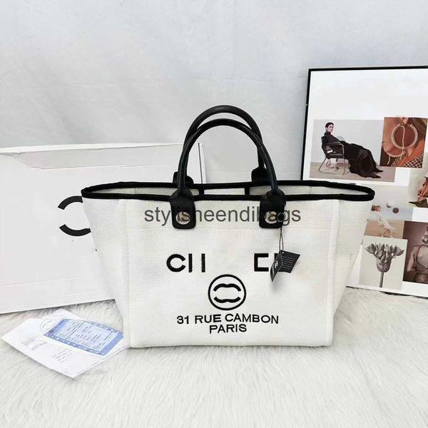 handbag designer bag luxury bag women bag fashion tote bag embroidery pattern bag large capacity underarm bag casual bag shoulder bag stylis
handbag designer bag luxury bag women bag fashion tote bag embroidery pattern bag large capacity underarm bag casual bag shoulder bag stylis