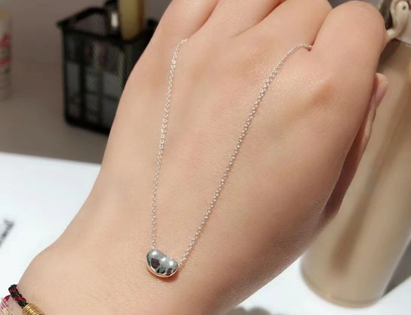 designer female 18k gold necklaces for women silver trendy broad bean pendant fashion jewelry valentine day gift for girlfriend accessories
designer female 18k gold necklaces for women silver trendy broad bean pendant fashion jewelry valentine day gift for girlfriend accessories