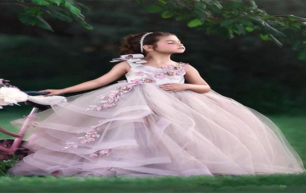 lace appliqued high low flower girl dresses for wedding tiered skirts little girls pageant dress feather first holy communion gown2010567, White;blue
lace appliqued high low flower girl dresses for wedding tiered skirts little girls pageant dress feather first holy communion gown2010567, White;blue