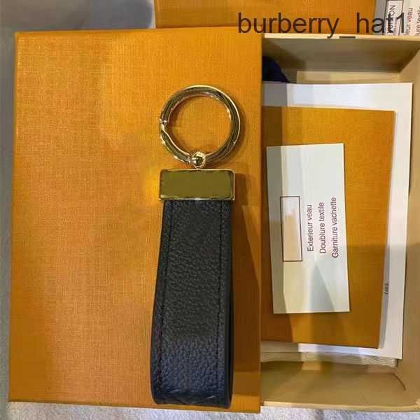 2023 fashion luxurys key designers buckle lovers car keychain handmade leather keychains men women bag pendant accessories brand, Silver
2023 fashion luxurys key designers buckle lovers car keychain handmade leather keychains men women bag pendant accessories brand, Silver