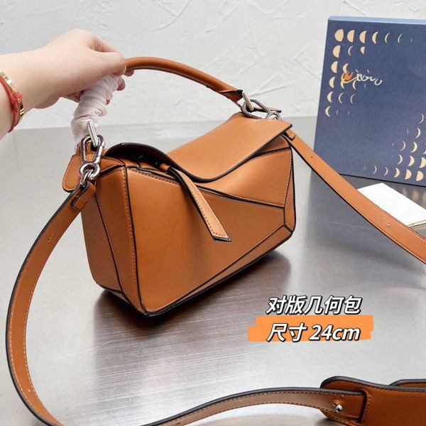 summer new boston bag puzzle geometric spliced diamond checker large capacity commuter shoulder premium feel
summer new boston bag puzzle geometric spliced diamond checker large capacity commuter shoulder premium feel