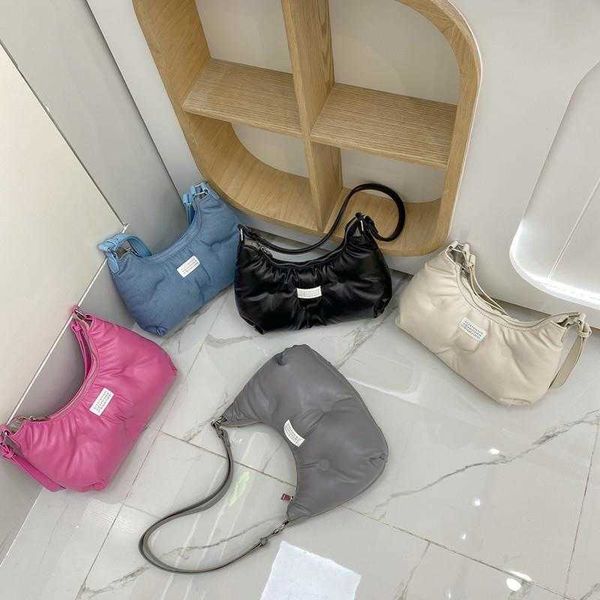 luxuries designers niche margiela magilla men and women's mm6 sheepskin cross-body shoulder waist bag chest bag cloud bag r6i7
luxuries designers niche margiela magilla men and women's mm6 sheepskin cross-body shoulder waist bag chest bag cloud bag r6i7