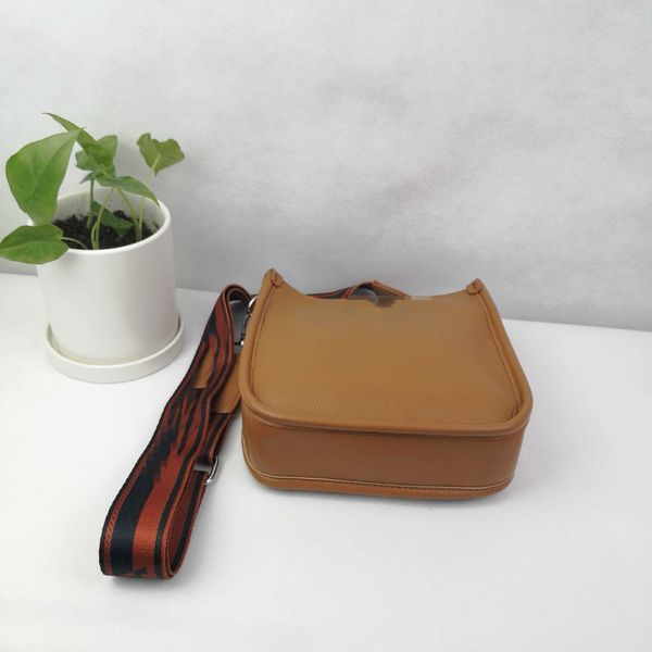 handbag designer 2023 new family new simple and fashionable bag women's one shoulder crossbody bag with westernized texture and litchi
handbag designer 2023 new family new simple and fashionable bag women's one shoulder crossbody bag with westernized texture and litchi