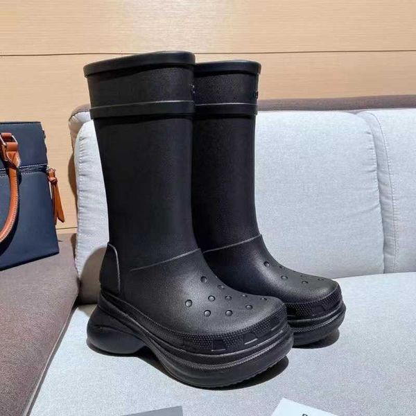 2023 autumn/winter round head thick sole raised hole balenciga rain boots waterproof and non slip sleeve knight boots long boots female pari, Black
2023 autumn/winter round head thick sole raised hole balenciga rain boots waterproof and non slip sleeve knight boots long boots female pari, Black