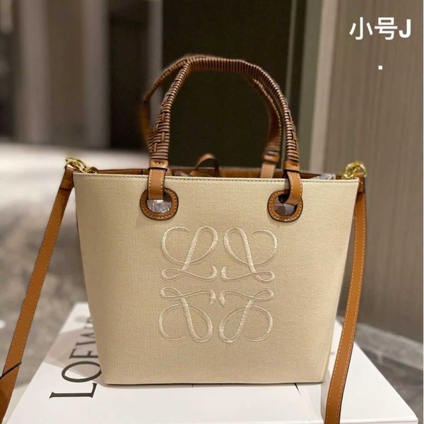 2023 new niche fashion european and american portable tote embroidered large capacity shopping bag
2023 new niche fashion european and american portable tote embroidered large capacity shopping bag