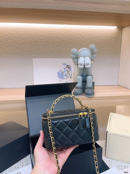 advanced gold inlaid hollow woven handle cosmetic bags cases totes bag women bags designer handbags makeup box toiletry bags toiletries pouc
advanced gold inlaid hollow woven handle cosmetic bags cases totes bag women bags designer handbags makeup box toiletry bags toiletries pouc