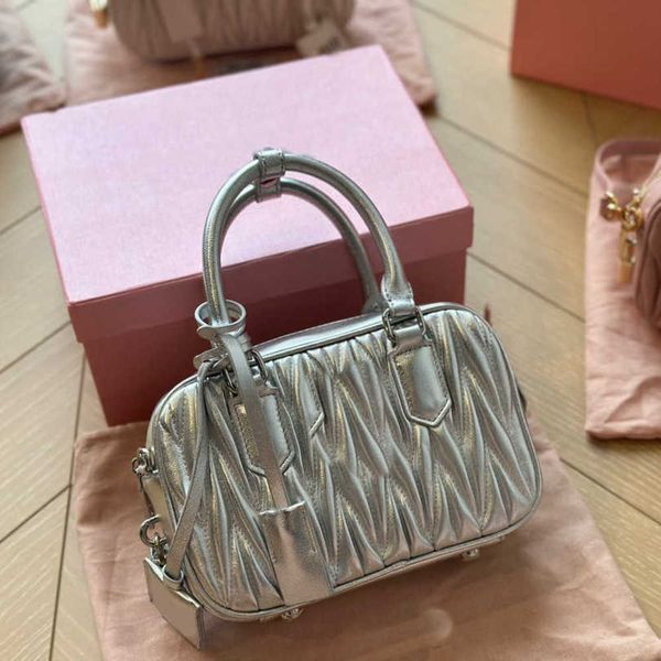 designers boston bags women pillow handbags bowling shoulder bag crossbody real leather bucket with lock crossbody handbags 230715
designers boston bags women pillow handbags bowling shoulder bag crossbody real leather bucket with lock crossbody handbags 230715