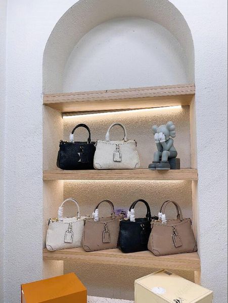 trianon pm shoulder bag m6488 m46503 embossed monograms leather handbag designers womens cross body
trianon pm shoulder bag m6488 m46503 embossed monograms leather handbag designers womens cross body