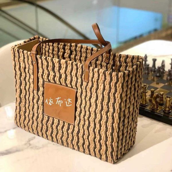 season new luo yiwei same style basket bag straw hand woven holiday one shoulder portable exquisite
season new luo yiwei same style basket bag straw hand woven holiday one shoulder portable exquisite