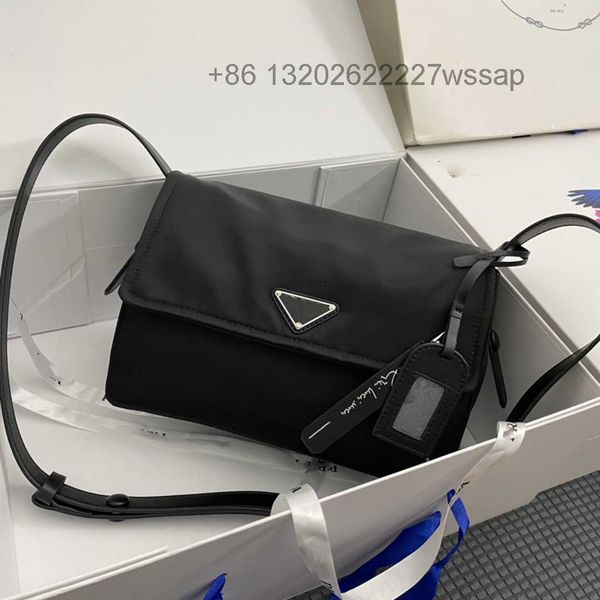 limited edition deisigner bag waist pack nylon hobo 3in1 2023 new chain fashion mini messenger classic shoulder crossbody handle men women l
limited edition deisigner bag waist pack nylon hobo 3in1 2023 new chain fashion mini messenger classic shoulder crossbody handle men women l