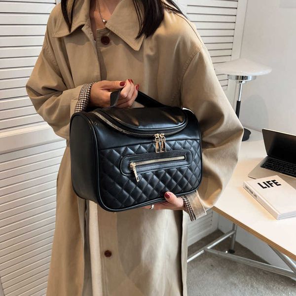large capacity makeup bag travel wash bag portable cosmetic storage bag lingge pu material multiple sizes 230524
large capacity makeup bag travel wash bag portable cosmetic storage bag lingge pu material multiple sizes 230524