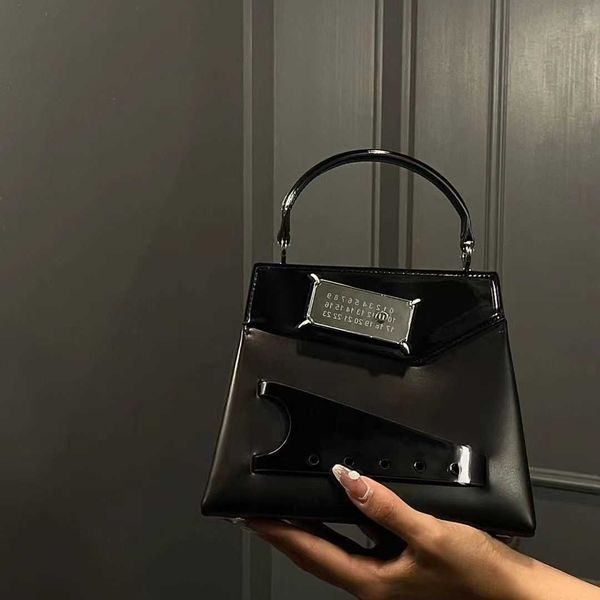 luxuries designers niche margiela magilla men and women's mm6 sheepskin cross-body shoulder waist bag chest bag cloud bag krix
luxuries designers niche margiela magilla men and women's mm6 sheepskin cross-body shoulder waist bag chest bag cloud bag krix