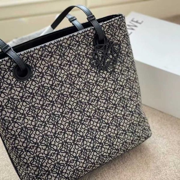 2023 small group high appearance high-end fashion floral large capacity canvas shopping bag women's
2023 small group high appearance high-end fashion floral large capacity canvas shopping bag women's