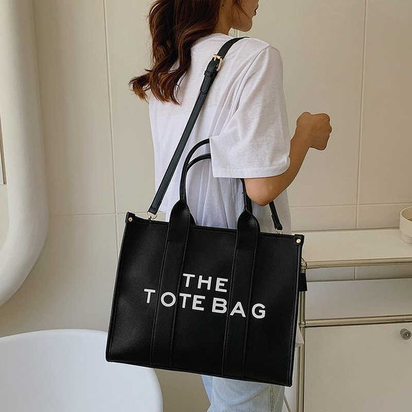 2023 new printing simple tote bag large capacity letters portable underarm fashion trend single shoulder messenger
2023 new printing simple tote bag large capacity letters portable underarm fashion trend single shoulder messenger