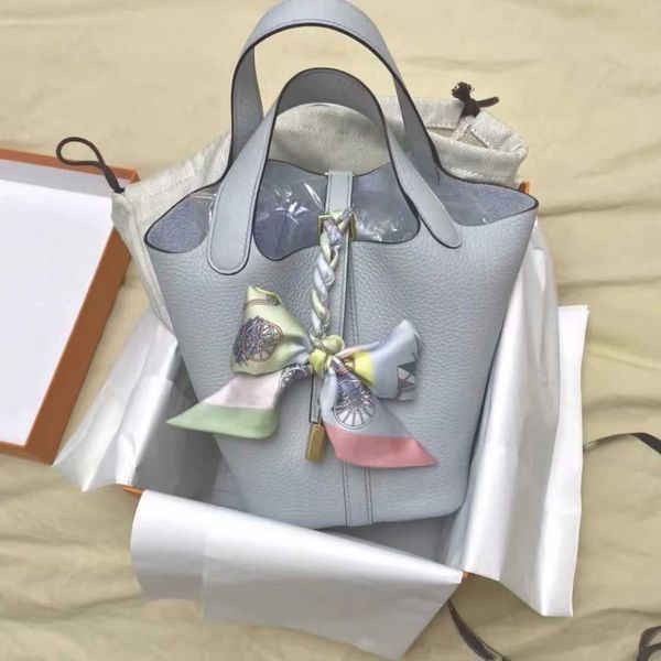 luxury picotin lock bag 2023 new color matching vegetable basket bag leather bucket lychee grain layer cowhide simple and versatile portable
luxury picotin lock bag 2023 new color matching vegetable basket bag leather bucket lychee grain layer cowhide simple and versatile portable