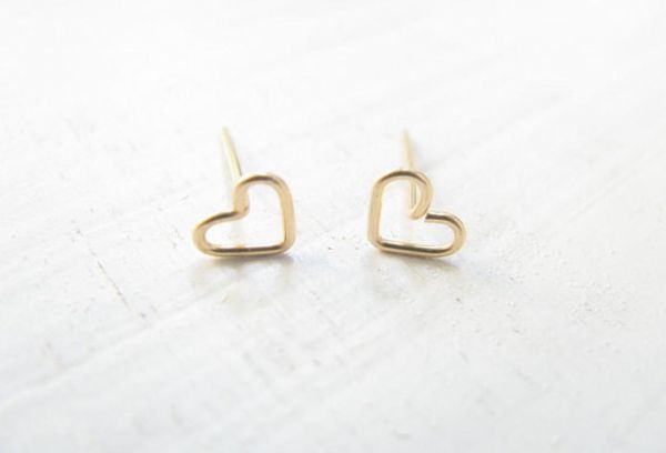 10pairs s026 gold silver tiny line hollow out heart studs earrings simple wire wrapped open love heart stud earrings jewelry5290198, Golden;silver
10pairs s026 gold silver tiny line hollow out heart studs earrings simple wire wrapped open love heart stud earrings jewelry5290198, Golden;silver