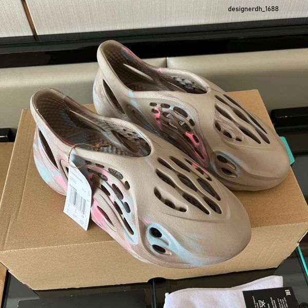 2023 slippers foam runners with box foam runners designer shoes vermillion mineral blue onyx men slider slipper ochre enflame orange resin d, Black
2023 slippers foam runners with box foam runners designer shoes vermillion mineral blue onyx men slider slipper ochre enflame orange resin d, Black