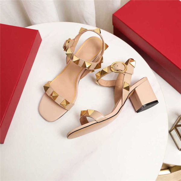 slippers valentinolies fashion sandals party luxury design women casual high heel leather letter 01-011 wedding ixvg, Black
slippers valentinolies fashion sandals party luxury design women casual high heel leather letter 01-011 wedding ixvg, Black