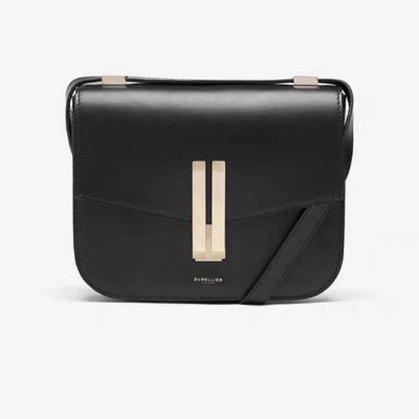british niche demellier the vancouver tofu bag one shoulder crossbody leather small square bag for women
british niche demellier the vancouver tofu bag one shoulder crossbody leather small square bag for women