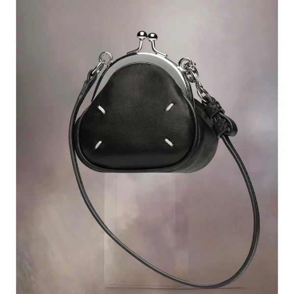 luxuries designers niche margiela magilla men and women's mm6 sheepskin cross-body shoulder waist bag chest bag cloud bag qwee
luxuries designers niche margiela magilla men and women's mm6 sheepskin cross-body shoulder waist bag chest bag cloud bag qwee