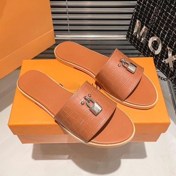 women's designer slippers leather embossed flat sandals flip-flops luxury locking slippers summer outdoor casual beach sandals, Black
women's designer slippers leather embossed flat sandals flip-flops luxury locking slippers summer outdoor casual beach sandals, Black