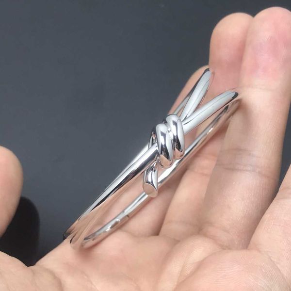 temperament tiffay bracelet knot new product bare v gold fashion design advanced personality butterfly rope wrapped z91m, Golden;silver
temperament tiffay bracelet knot new product bare v gold fashion design advanced personality butterfly rope wrapped z91m, Golden;silver