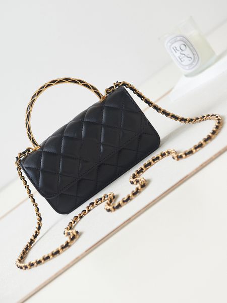 2023 new women's handbag high-end quality crossbody bag cowhide material shoulder bag texture smooth and delicate can put mobile phone
2023 new women's handbag high-end quality crossbody bag cowhide material shoulder bag texture smooth and delicate can put mobile phone