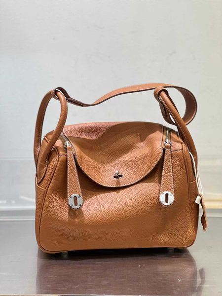 luxury hemrres tote bag mini 2023 new lindys headband cowhide doctor bag leather lady fashion one shoulder hand pillow medicine 5lv5
luxury hemrres tote bag mini 2023 new lindys headband cowhide doctor bag leather lady fashion one shoulder hand pillow medicine 5lv5