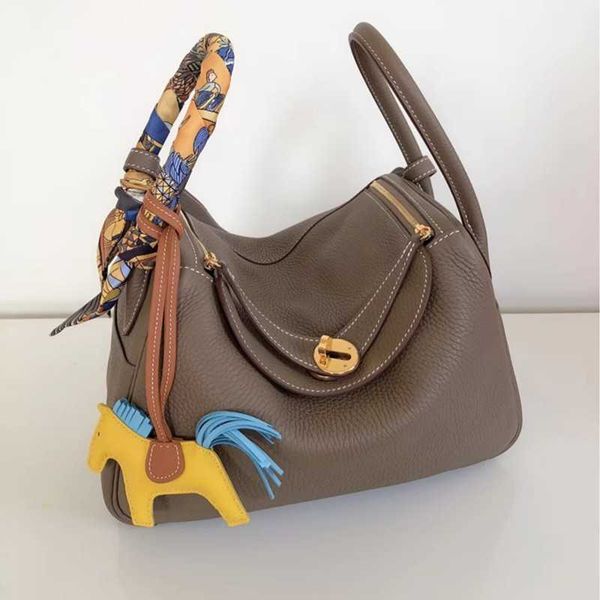 original luxury hemrres tote bag 2023 new mini lindys genuine leather women's pillow one shoulder diagonal doctor handheld medicine cas
original luxury hemrres tote bag 2023 new mini lindys genuine leather women's pillow one shoulder diagonal doctor handheld medicine cas