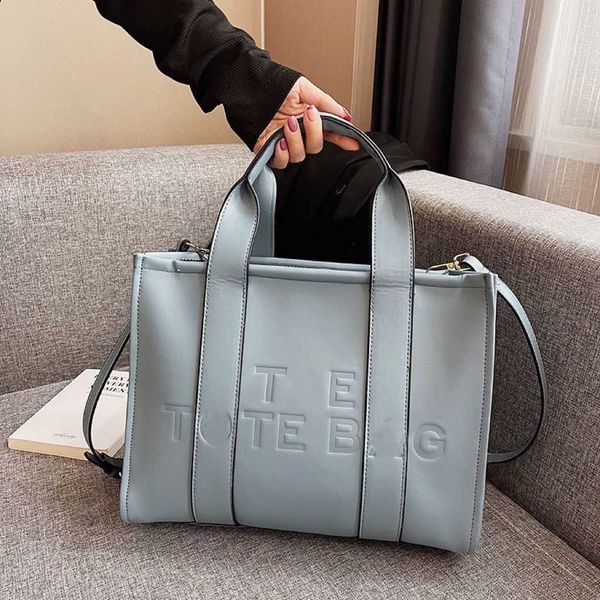 tote bag dinner bagspring 2023 new large-capacity mojie women's messenger single shoulder commuting makaron
tote bag dinner bagspring 2023 new large-capacity mojie women's messenger single shoulder commuting makaron