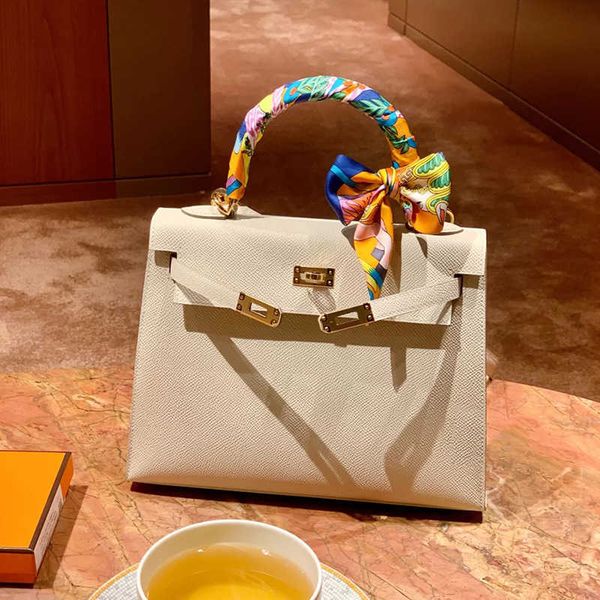 leather women's bag portable one shoulder messenger
leather women's bag portable one shoulder messenger