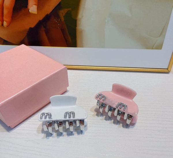2022 m brand diamond hair clamps designer letters crystal hairpins girl rhinestone barrette white colors short long acrylic barret6713888, Slivery;golden
2022 m brand diamond hair clamps designer letters crystal hairpins girl rhinestone barrette white colors short long acrylic barret6713888, Slivery;golden