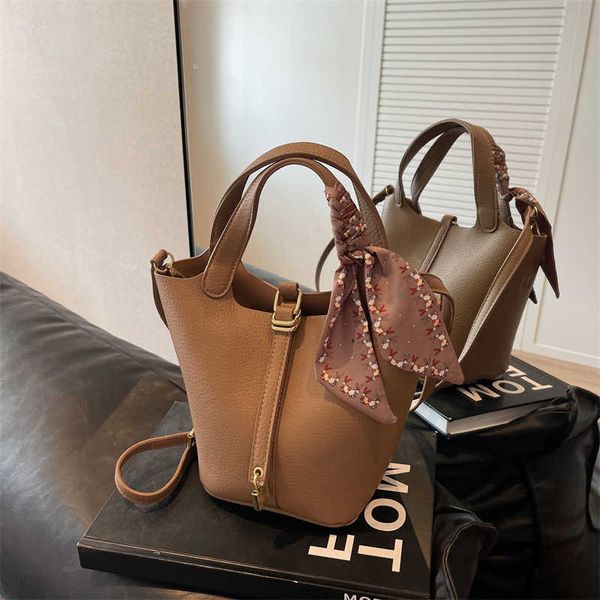 luxury picotin lock bag version korean shoulder bag 2023 with a foreign texture and lychee pattern featuring niche design buckle bucket larg
luxury picotin lock bag version korean shoulder bag 2023 with a foreign texture and lychee pattern featuring niche design buckle bucket larg