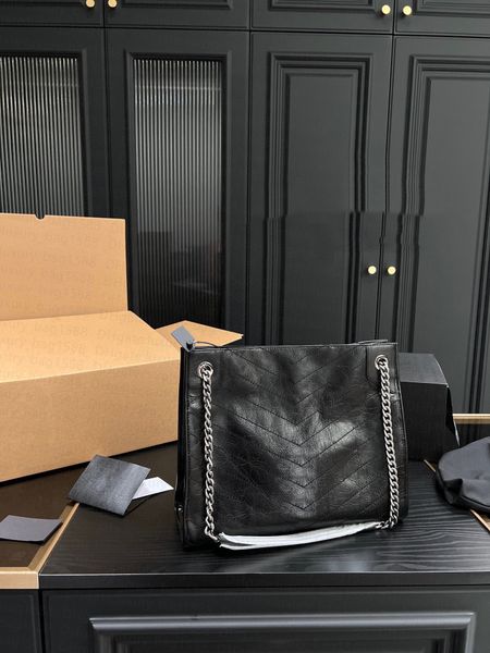 fashion v-shaped metal letter tote bag large capacity genuine leather women shoulder bag luxury metal chain shoulder strap designer bags
fashion v-shaped metal letter tote bag large capacity genuine leather women shoulder bag luxury metal chain shoulder strap designer bags