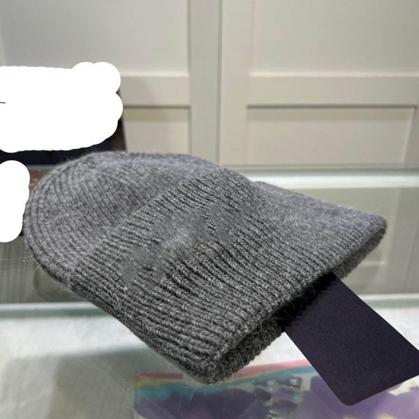 fashion womens designer luxurys hats women designers caps bucket hat classic double sided wear sheep woven hat, Blue;gray
fashion womens designer luxurys hats women designers caps bucket hat classic double sided wear sheep woven hat, Blue;gray