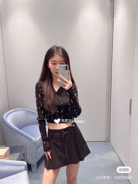 miu women's sweater knitted cardigan luxury brand designer brand logo knitted blouse new autumn winter women stylish casual beading car, White;black
miu women's sweater knitted cardigan luxury brand designer brand logo knitted blouse new autumn winter women stylish casual beading car, White;black