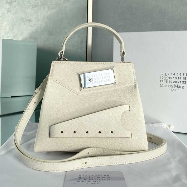 luxuries designers niche margiela magilla men and women's mm6 sheepskin cross-body shoulder waist bag chest bag cloud bag v4nf
luxuries designers niche margiela magilla men and women's mm6 sheepskin cross-body shoulder waist bag chest bag cloud bag v4nf