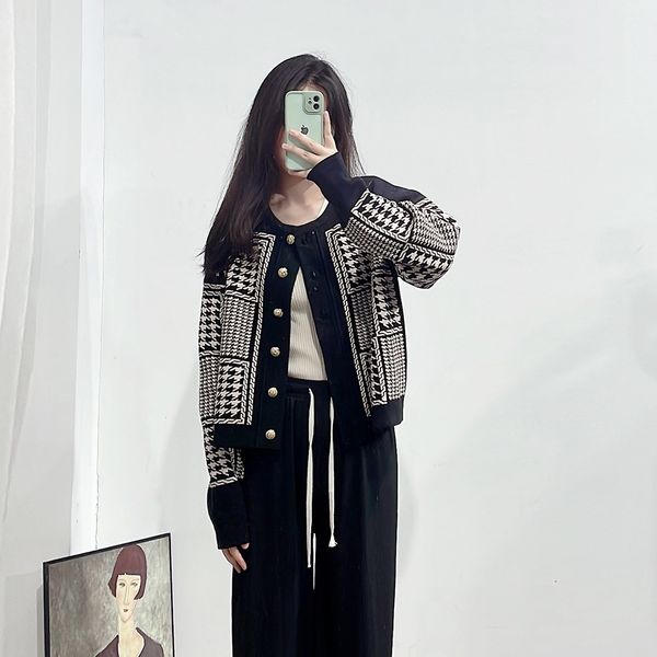 women's jackets newauthentics sandro houndstooth jacquard knitted cardigan, Black;brown
women's jackets newauthentics sandro houndstooth jacquard knitted cardigan, Black;brown