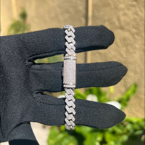 hip hop men chain 8mm width 2 rows 925 silver prong setting iced out moissanite cuban link bracelet
hip hop men chain 8mm width 2 rows 925 silver prong setting iced out moissanite cuban link bracelet