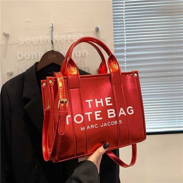 tote bag dinner bag2023 new fashionable handheld bright one shoulder crossbody high capacity korean internet red premium sense bag
tote bag dinner bag2023 new fashionable handheld bright one shoulder crossbody high capacity korean internet red premium sense bag